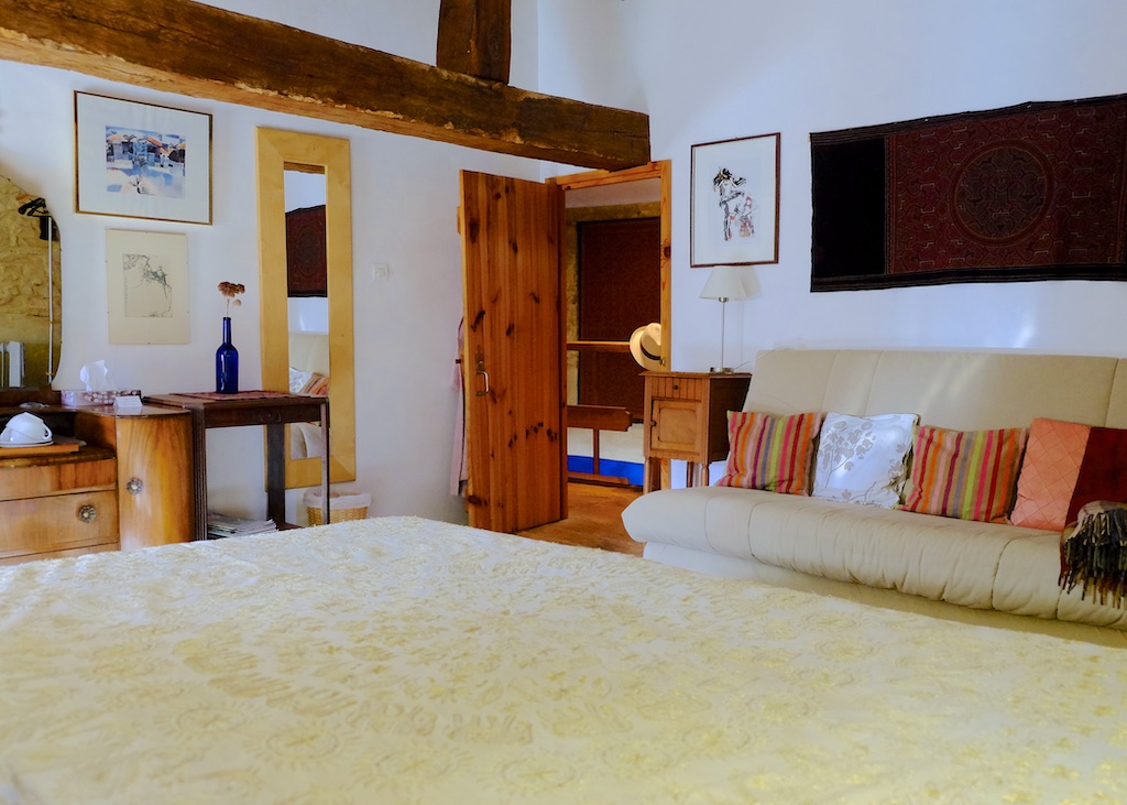Vegetarian Bed and Breakfast En-Suite, UTLT Cellefrouin, Charente