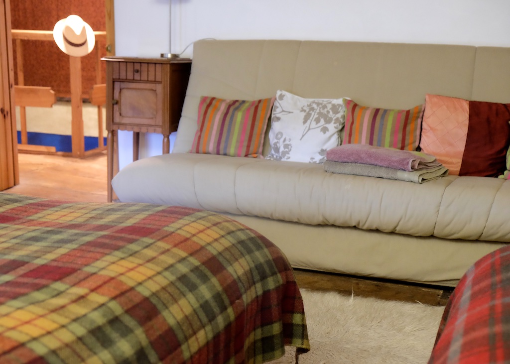 Vegetarian Bed and Breakfast En-Suite, UTLT Cellefrouin, Charente