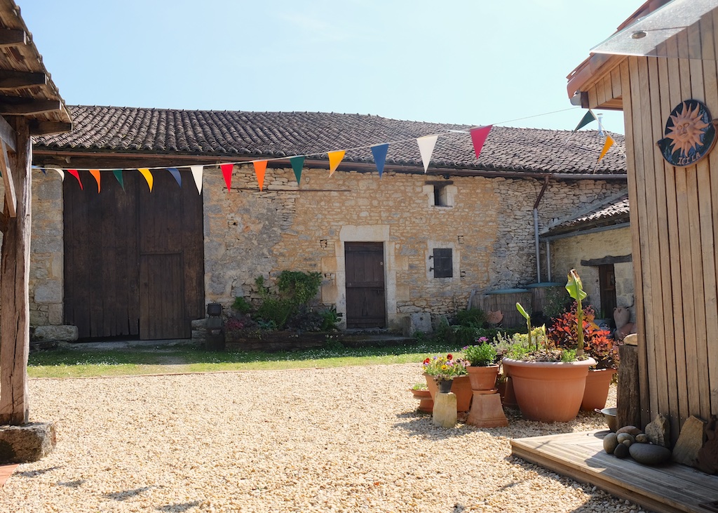 UTLT Bunk House Barn Accommodation Studio Gite, Charente