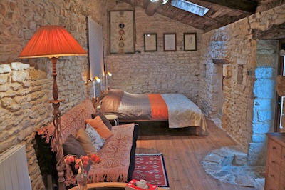 UTLT - Rustic Farmhouse Gite Accommodation