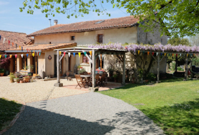 UTLT - Farmhouse B&B, Cellfrouin, Charente