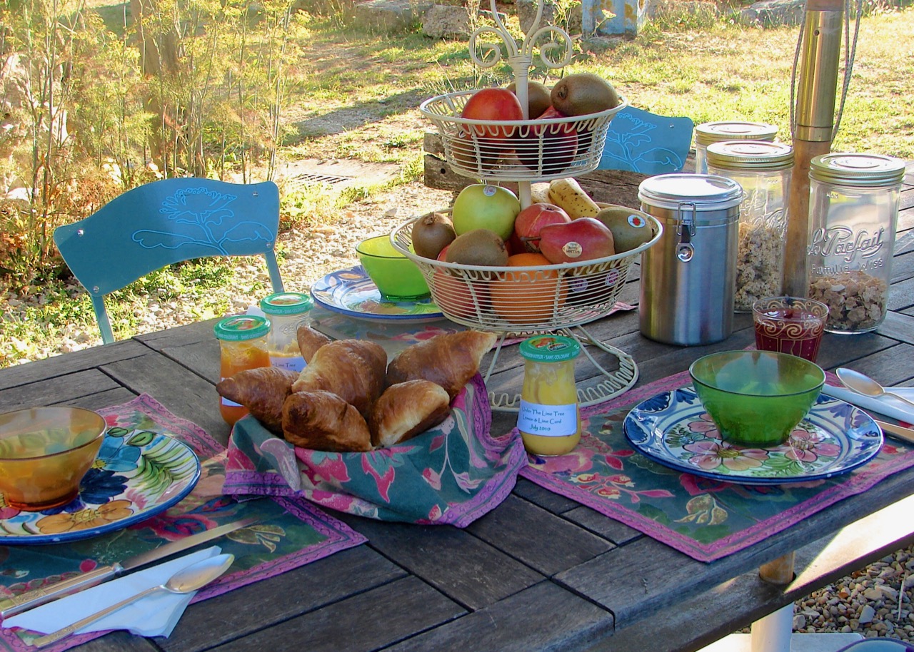 Breakfast at UTLT, Charente